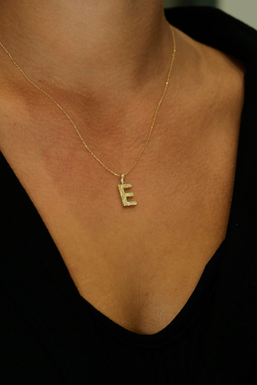 14 Ayar Altın E Harfi Kalemli Kolye Ucu - Naze Kuyumculuk