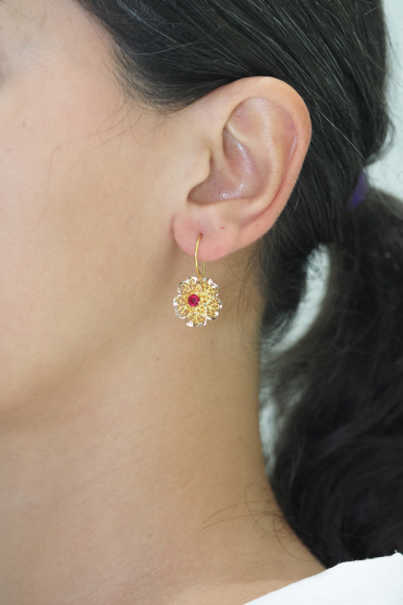 14 Ayar Altın Kırmızı Boncuklu Gül Küpe - Naze Kuyumculuk