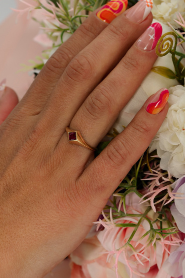 14 Ayar Altın Kırmızı Taşlı Günlük Yüzük - Naze Kuyumculuk