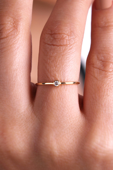 14 Ayar Altın Minimalist Taşlı Model Yüzük - Naze Kuyumculuk