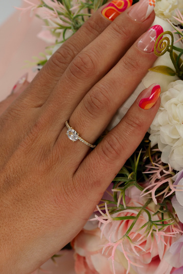 14 Ayar Altın Oval Tektaş Yüzük - Naze Kuyumculuk